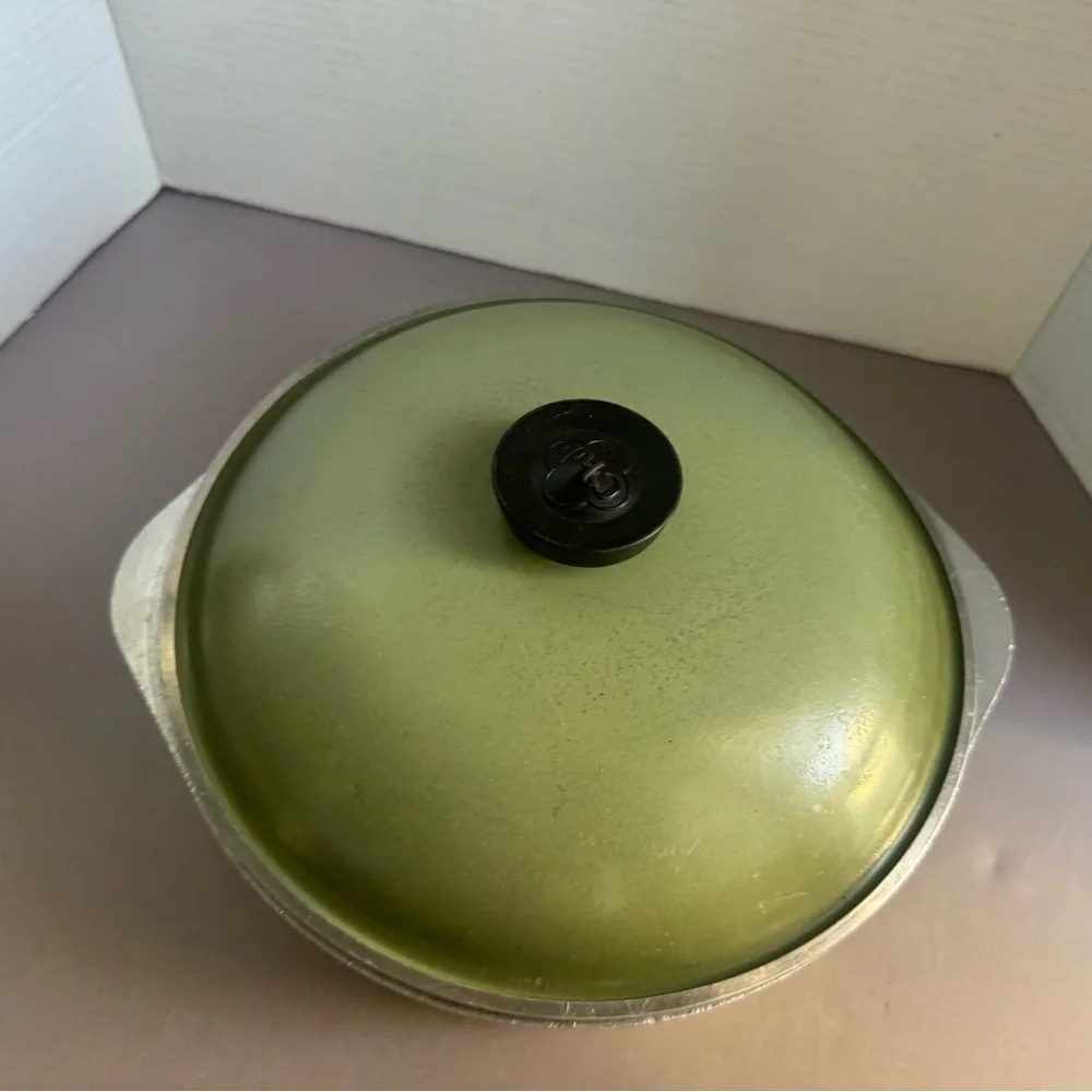 Vintage CLUB Dutch Oven Stock Pot Avocado Green Heavy Cast Aluminum 1960s